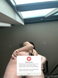 Warning nsfw content put the phone on the floor so you could get a