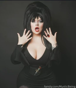 Day 31 of 31 days of halloween - the mistress of the dark herself part 1