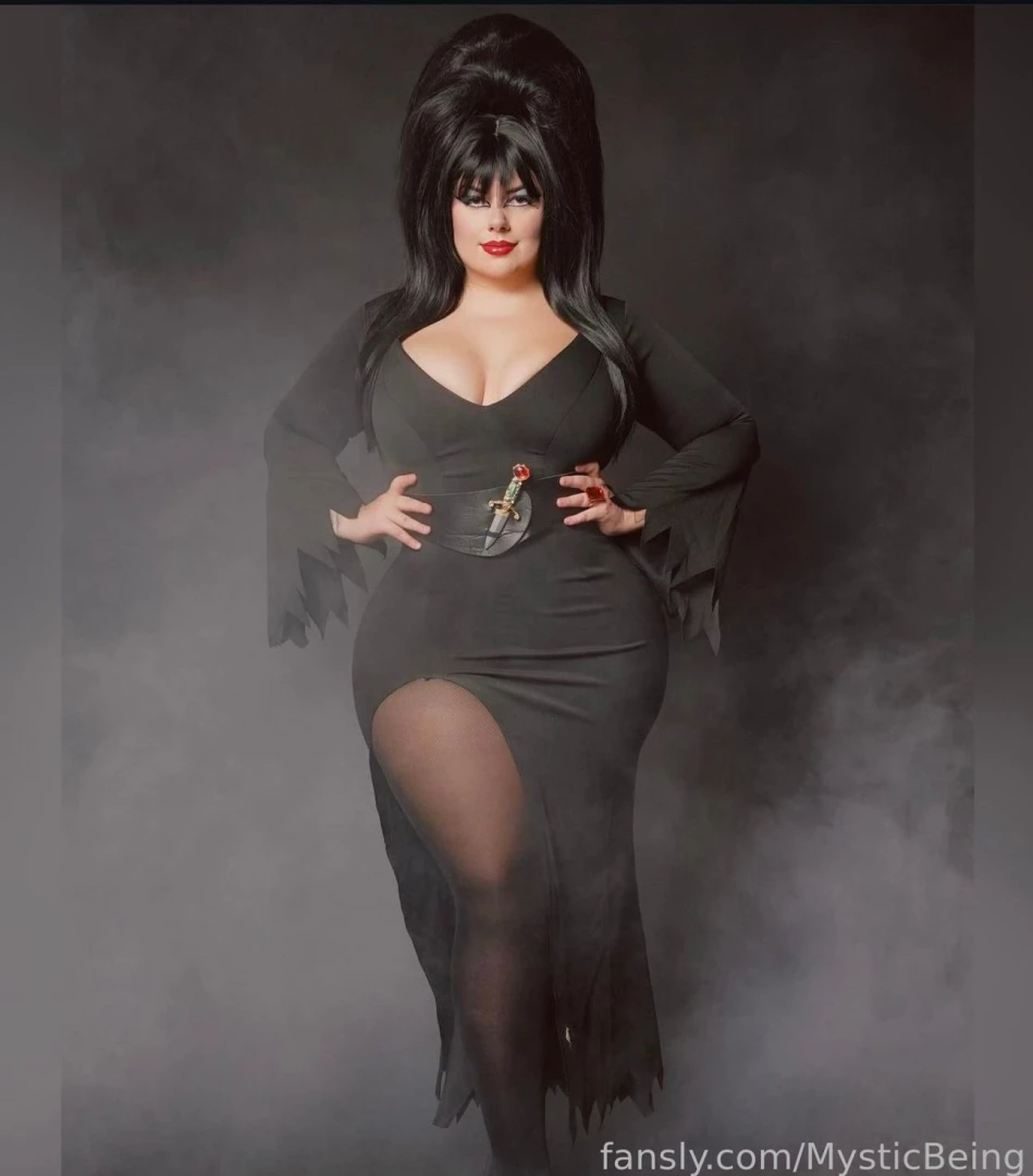 Day 31 of 31 days of halloween - the mistress of the dark herself 
