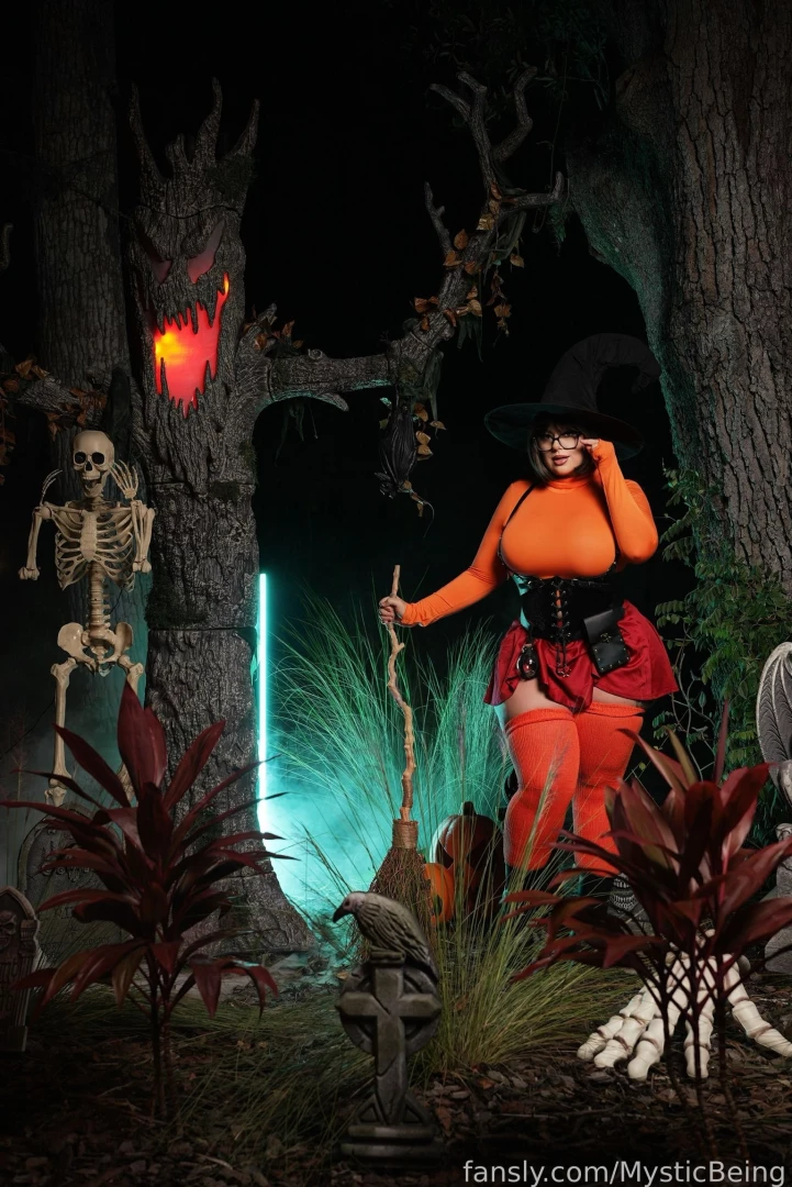 Day 19 of 31 days of halloween - witchy velma part 2 