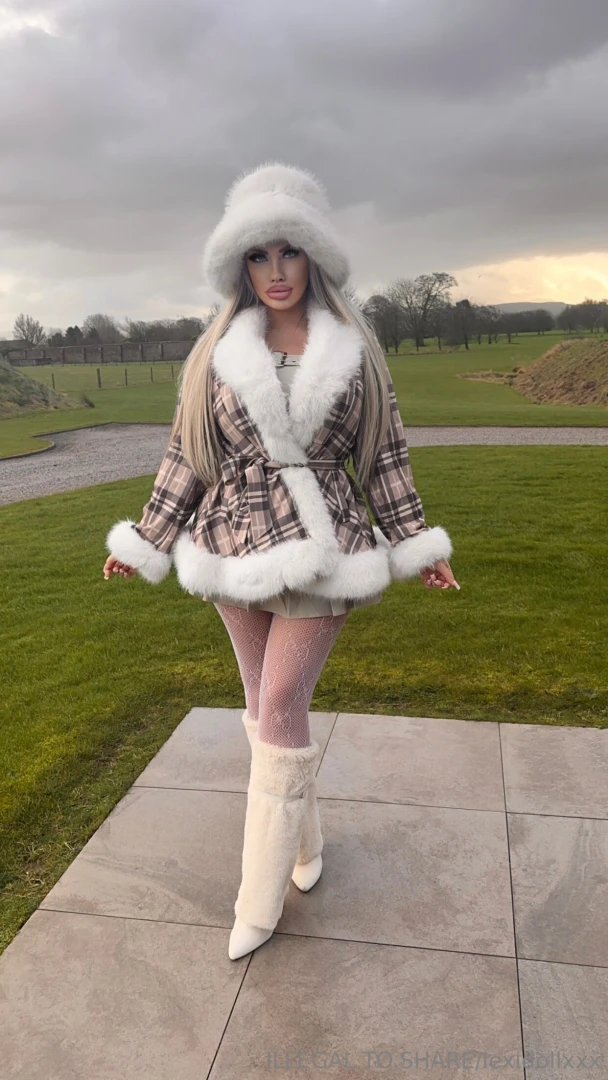 Like this pic if you like my outfit x 