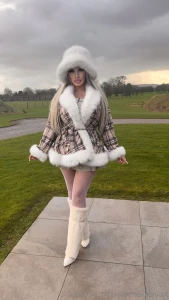 Like this pic if you like my outfit x