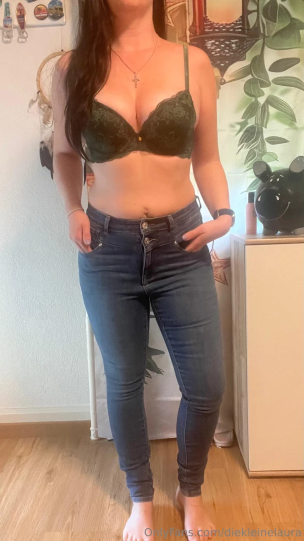 Kleiner outfit check mit der option die klamotten verschwinden zu 