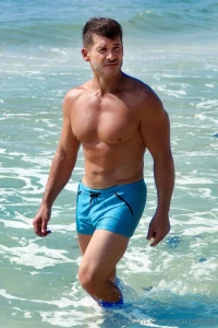 Beach walk workout with coach daddies