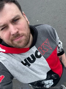 Sometimes i wear clothes lol