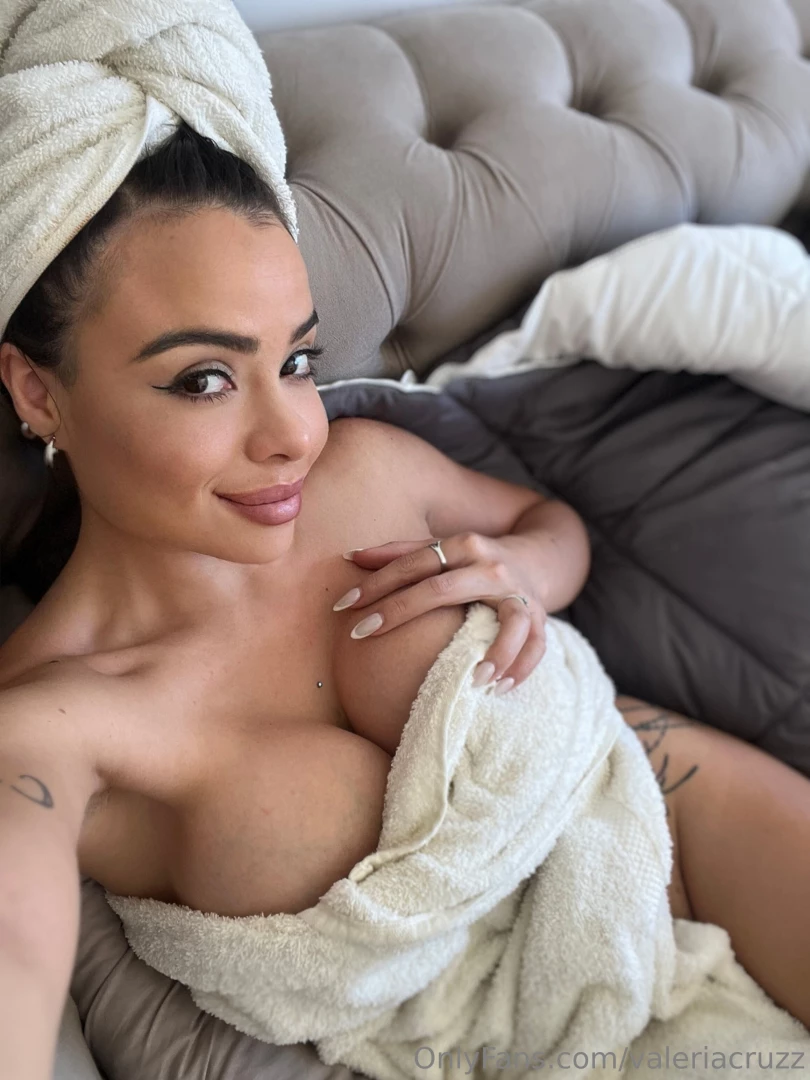 Come a little closer i don t bite hard 