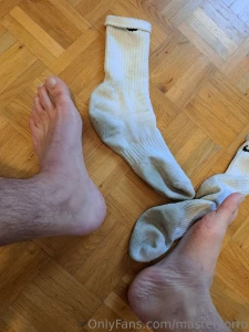 What does it do to you to have dirty and smelly male feet on your face