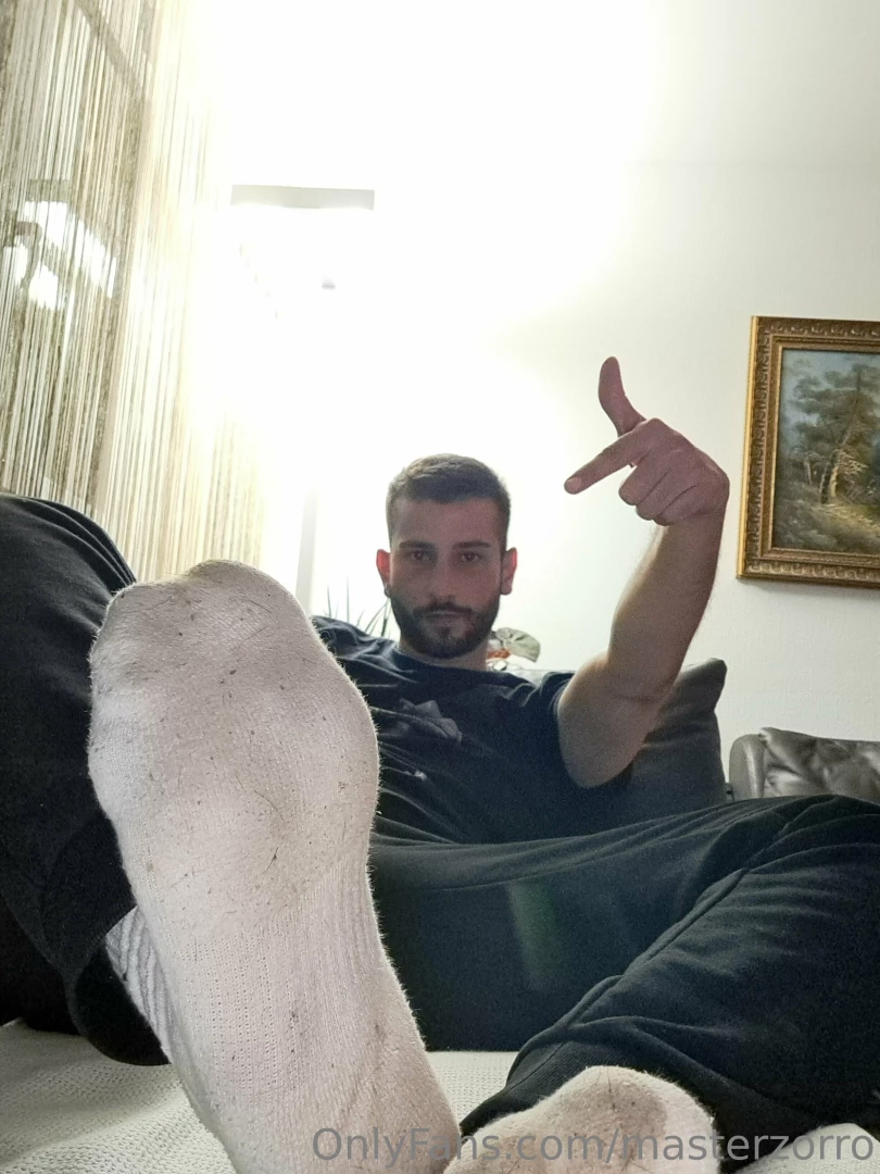 I should get paid only for the fact i had to take off my stinky socks part 2 