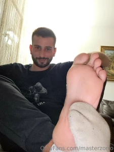 I should get paid only for the fact i had to take off my stinky socks part 1