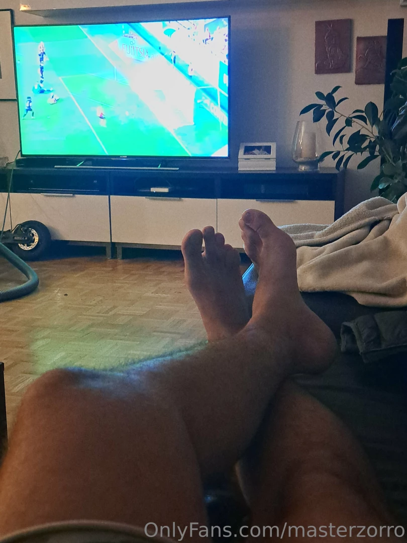 Need a foot-licking footrest here feet footmaster alpha alphamale 