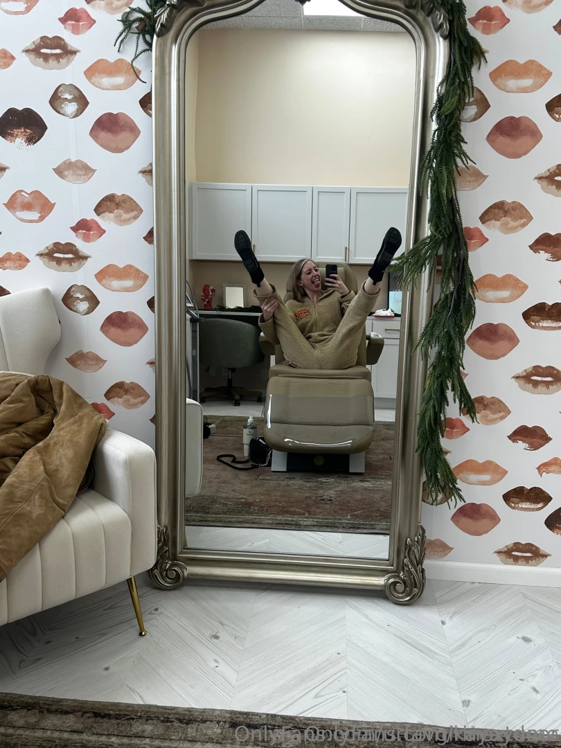 Pssssst urfavgirlnextdoor is new to onlyfans and cannot wait to please part 3 