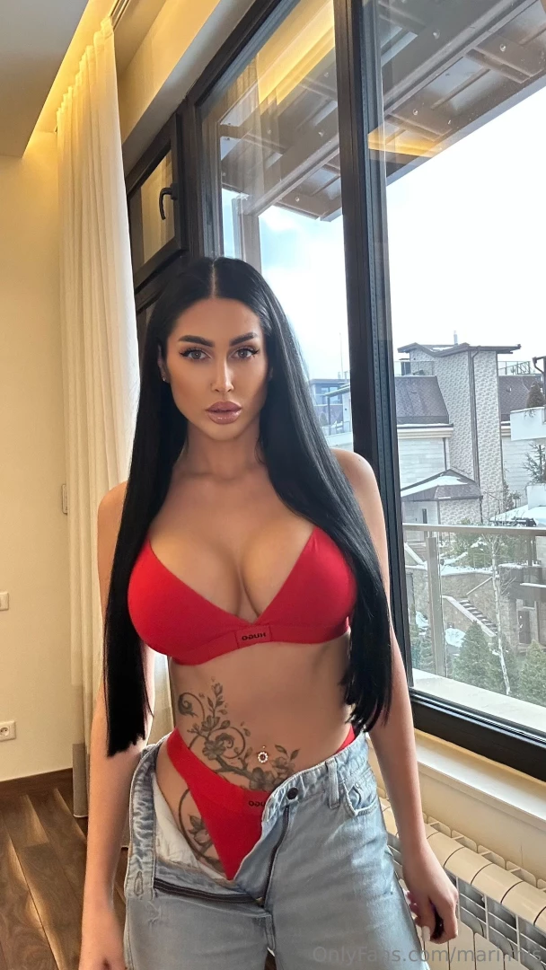 I want to wear all red put red lipstick on my lips and shoot lots of 