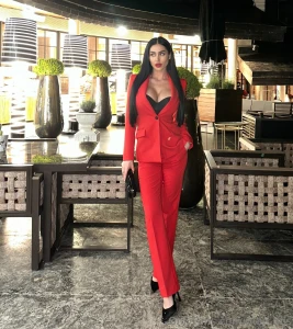 It s just impossible to resist me when i m wearing red what does that