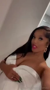 Would you take a bubble bath with me this is how i like to wind down