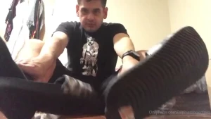 Worship my smelly feet