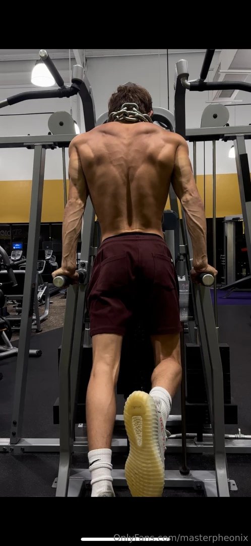 A lot of you gym nerds ask to see me workout so here you go 