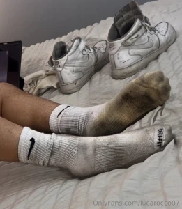 Feet ripe as fuck sniff em or lick em