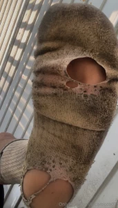 Check out my giant smelly sweaty feet you pathetic subs bow to your