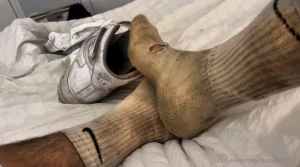 Bow down to the stench these filthy sweat-soaked feet just dominated