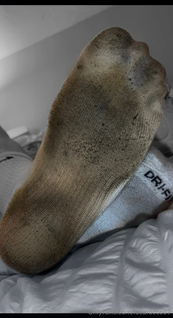 Feet ripe as fuck sniff em or lick em your call tipme 