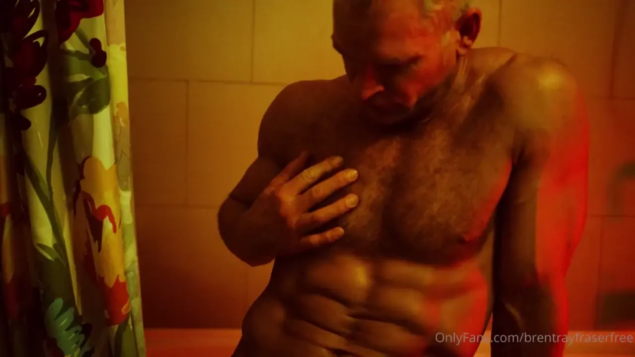 Fresh out of the tub after a steamy photoshoot in an airbnb washroom 