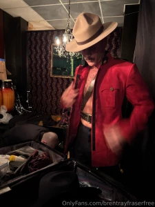 A little sneak peek backstage from last night s donald trump face fuck