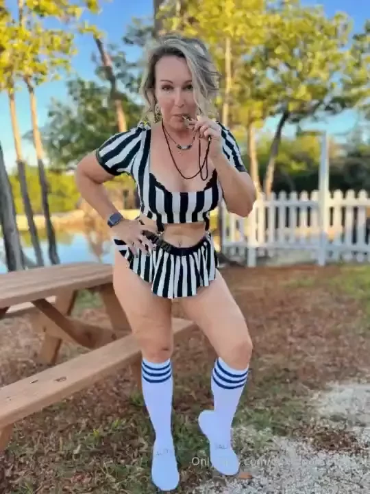 Hello from key west shew what a fun night bar crawling duval we went 