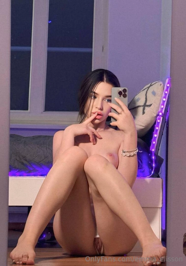 Cutie natural babe mellowe this crazy student wants to show you how part 103 