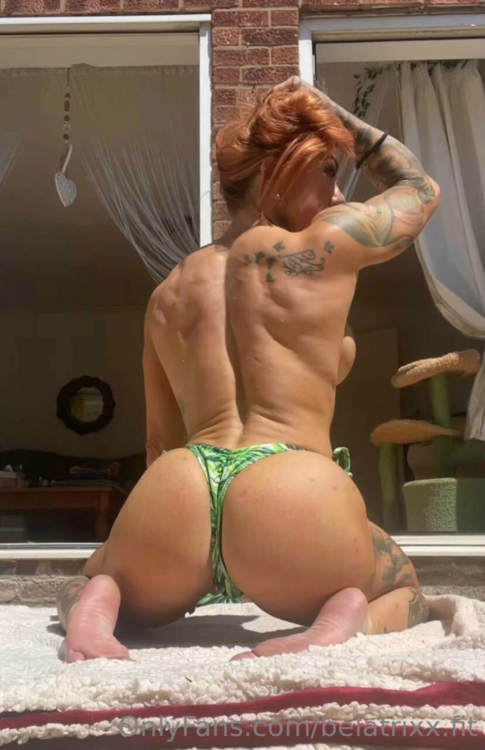 Strong and muscular back flex for you 