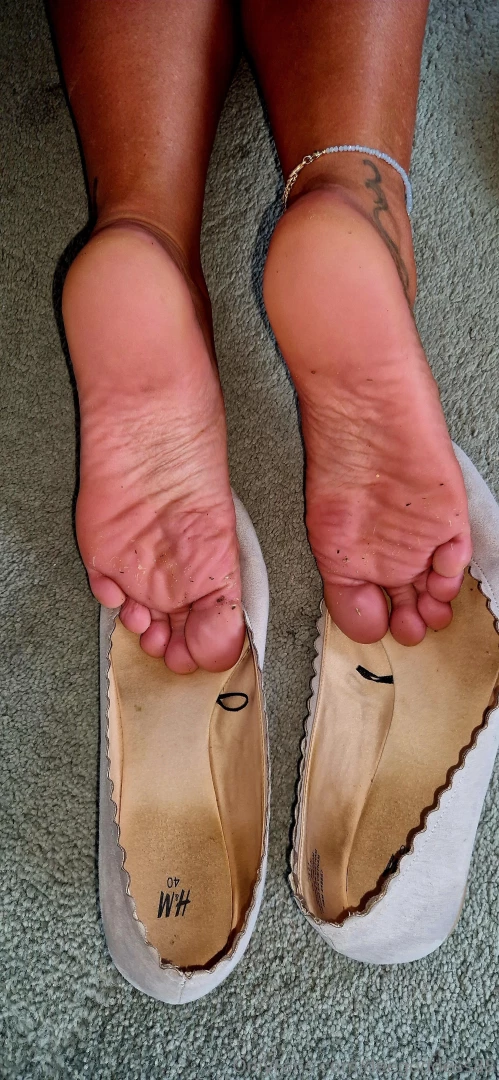 Who likes their flats with toe prints aahh what i would give to have a part 2 