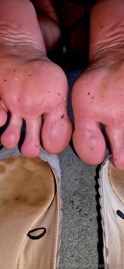 Who likes their flats with toe prints aahh what i would give to have a part 1 