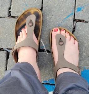 Hot sweaty stinky feet in these birkenstock sandals