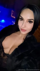 Message me if you re into topless abs views