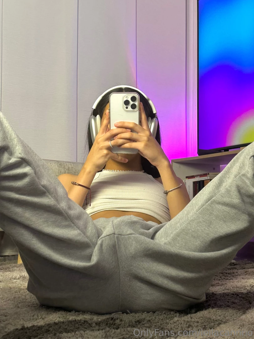 Oh gosh something is getting hard between these legs 