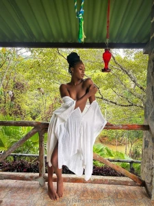 I feel so hot right now wanna have some fun