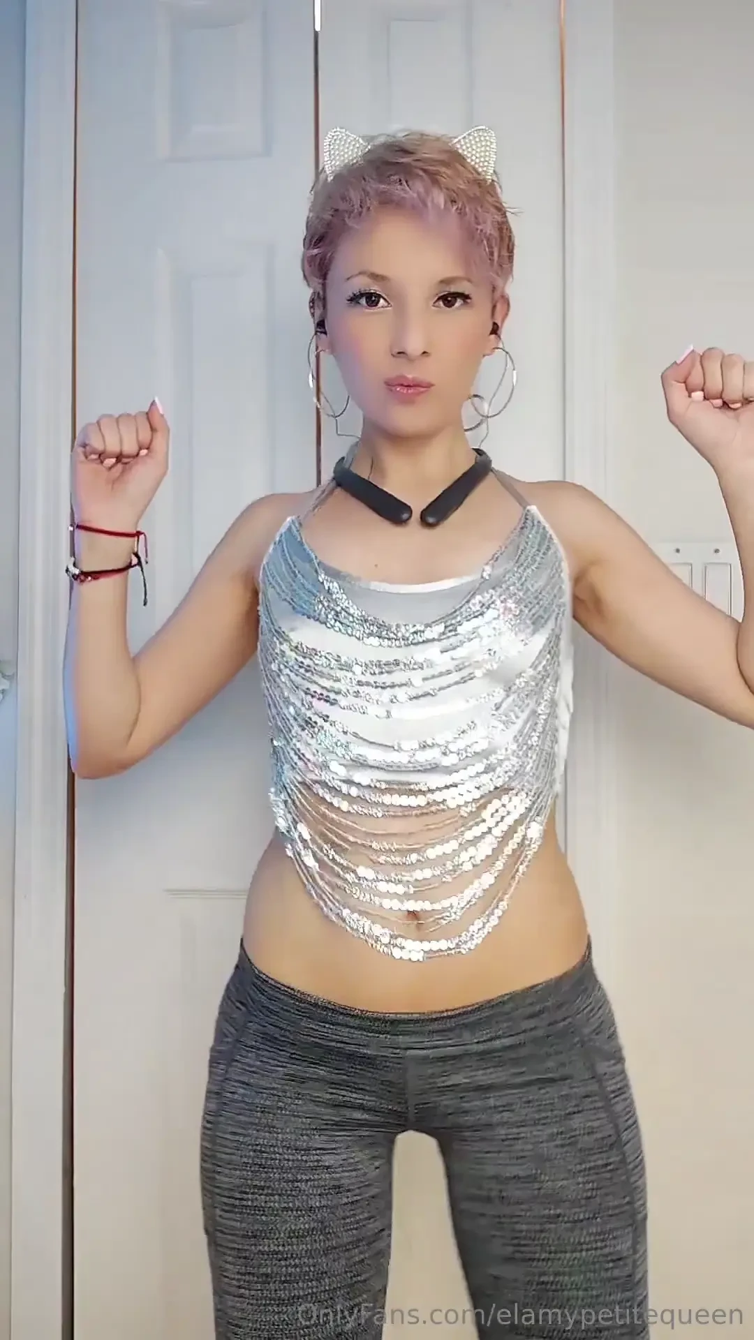 Kitty cat dancing flirty reel 