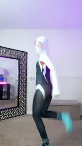 Gwen stacy dancing