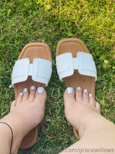 Can t you see the dirt building in my shoes or do my toes distract toy part 1