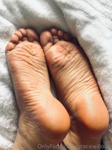 Want them in ur face because i wanna feel your warm breath on my soles