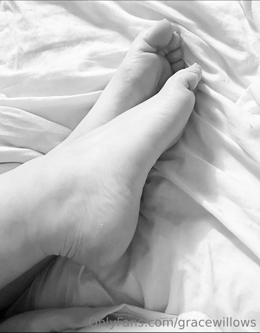 These feet need to be worshipped to start the day 
