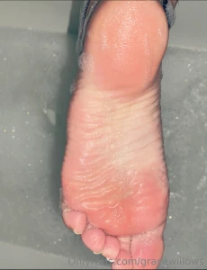 Cleaning my perfect feet for you to worship part 2