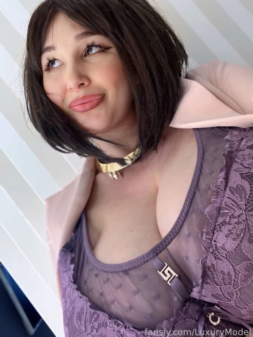 Who would you spend tonight with teacher milf neckline pregnant curvy 
