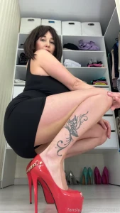 Click clack my heels make more noise than your thoughts when i walk by