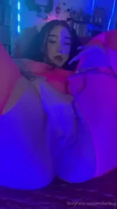 Tell me how pretty i am when i spit all ovr myself