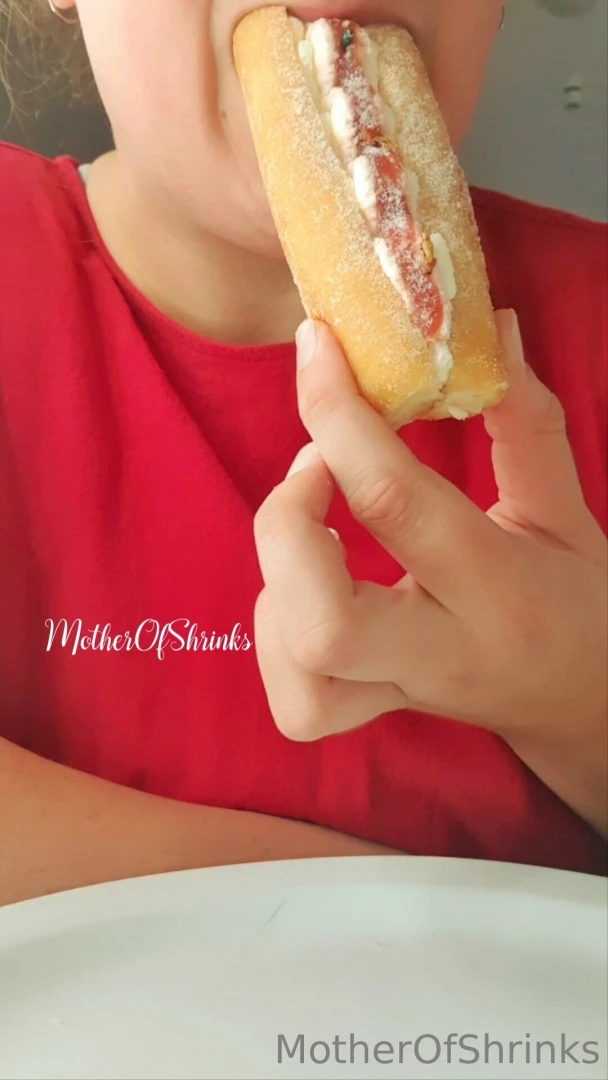 Crunchy and sweet watch me eat these tinies as the perfect afternoon 