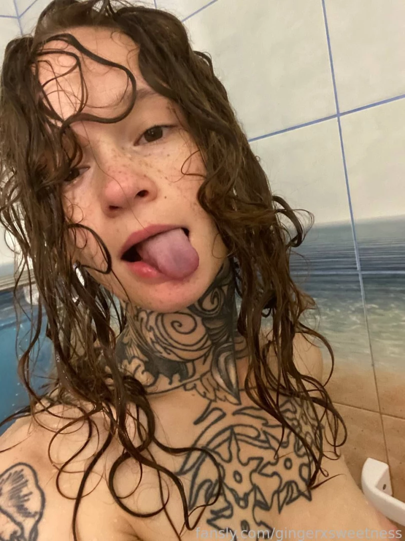 Hi wet the girl is all in mind and ready for a lot of things fyp 