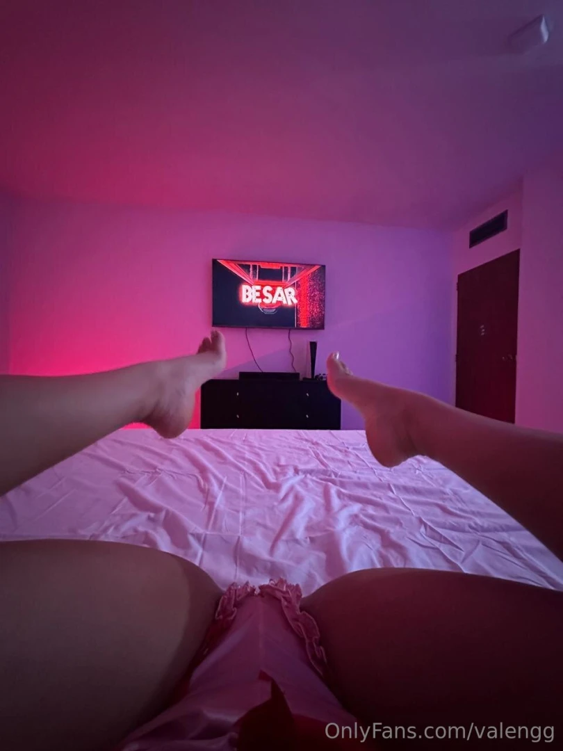 Shall we do some delicious sexting with photos and videos right now 