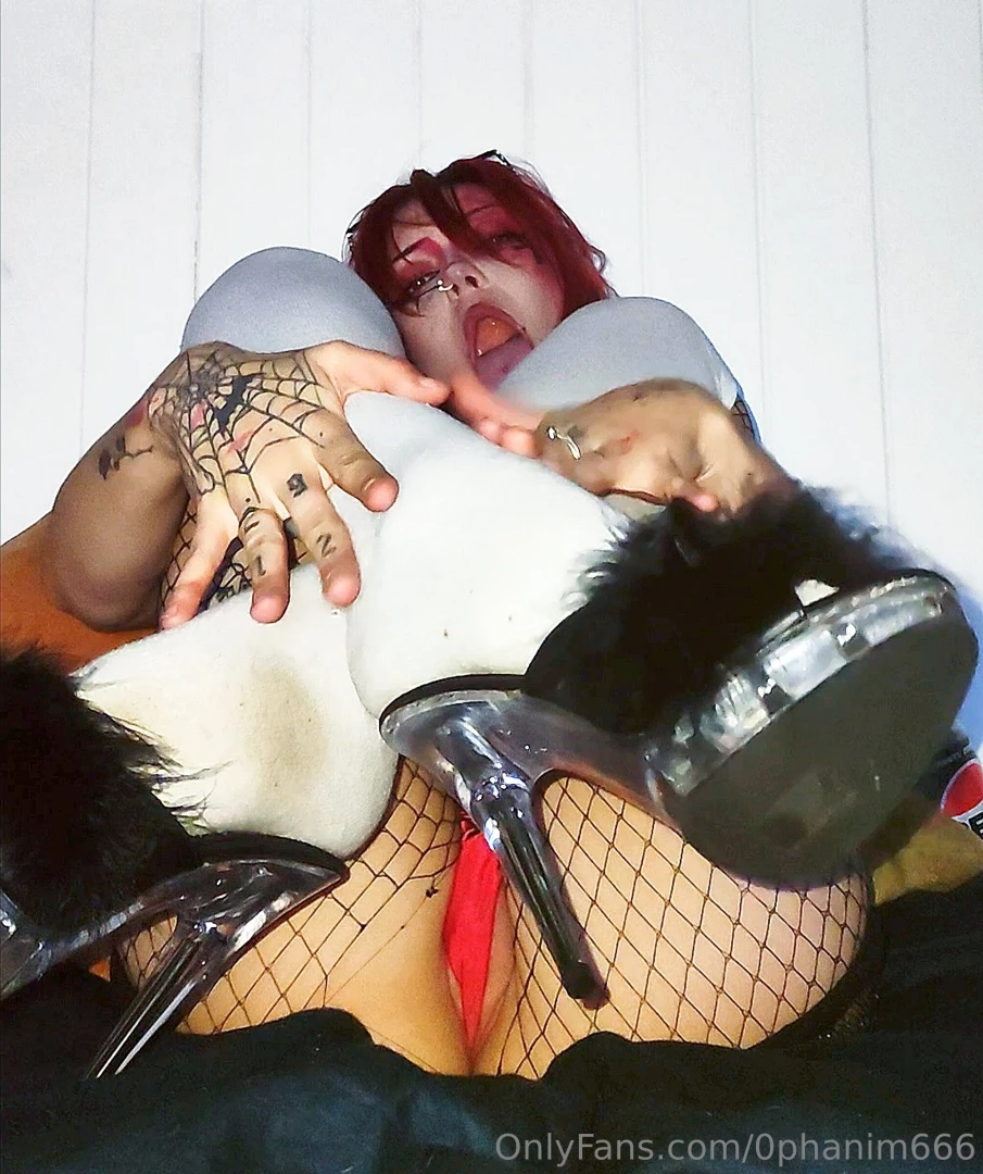 You know you d love for me to be on your lap dm me for dick ratings xo 