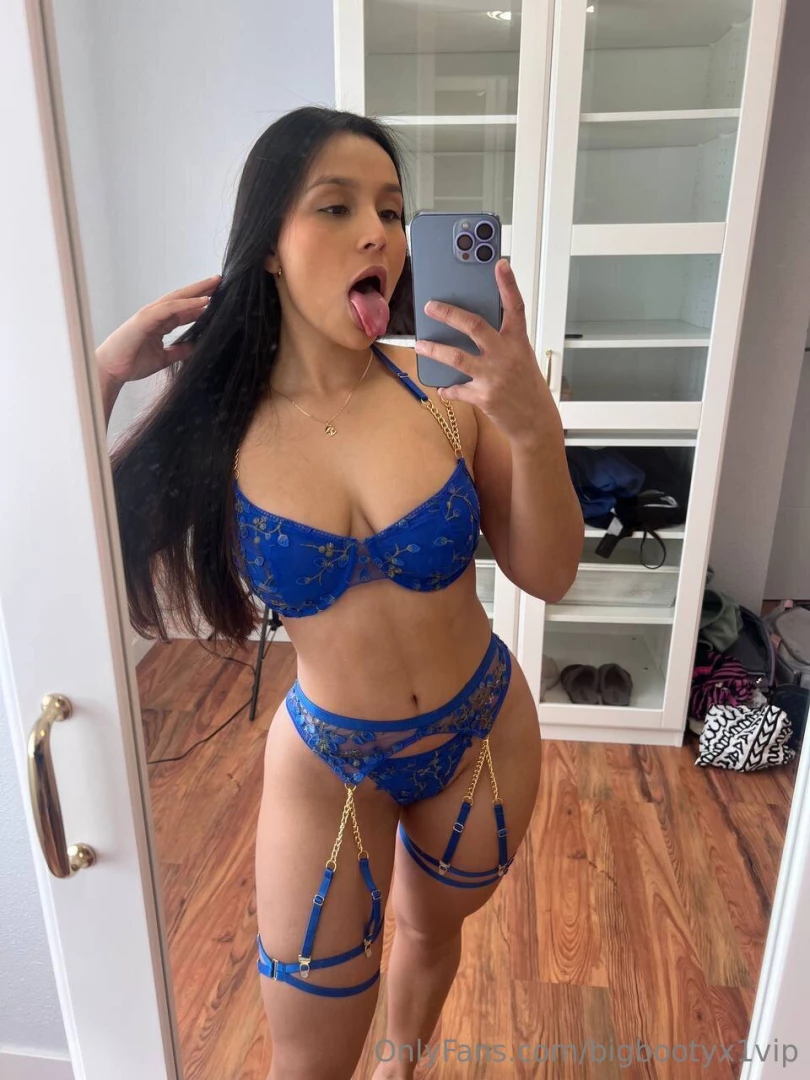 Do you have something nice and warm for me tienes algo rico y 