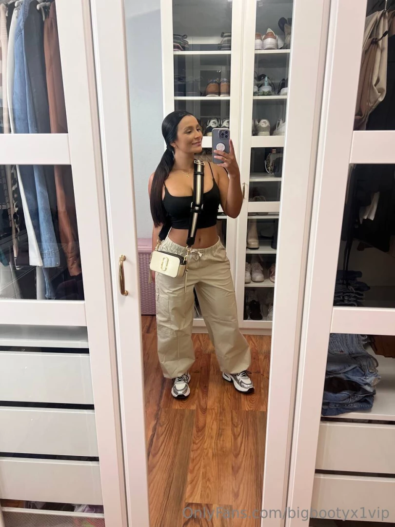 Would you like to be mi sugar daddy and go to the mall with me te 